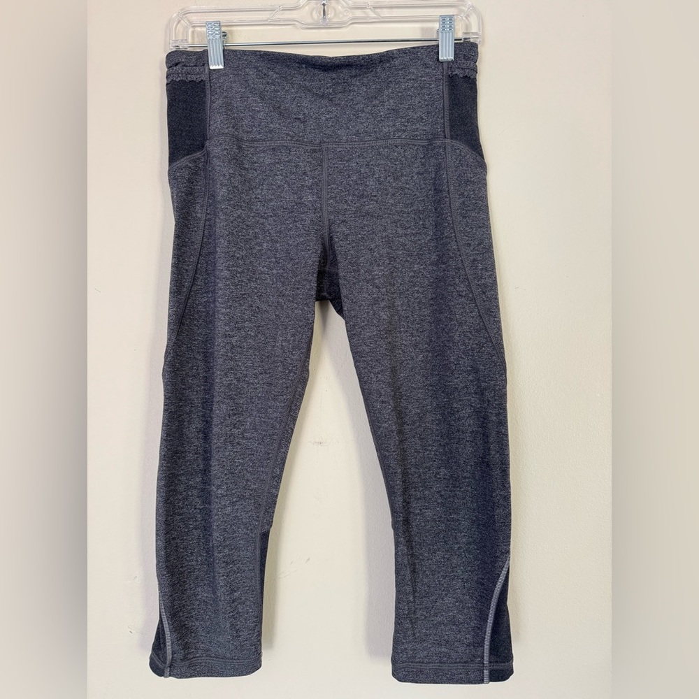 Lululemon Capri leggings Gray- Size 8 -EUC